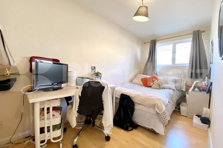 1100 Sq.Ft. of living & entertaining space with hot water & heating included Canterbury Place, Elephant and Castle